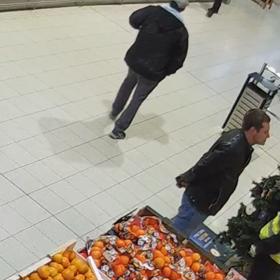 Poznáte muže, který napadl ochranku?