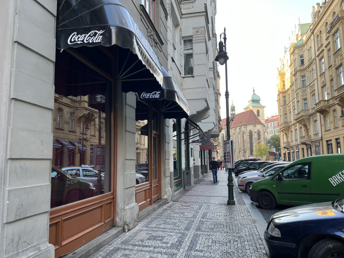 FOTO: Karlos si vodil milenku do pražského bytu v centru Prahy. – stránka 1789