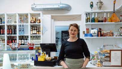 FOTO: Majitelka ruského obchodu se potýká s odlivem zákazníků.