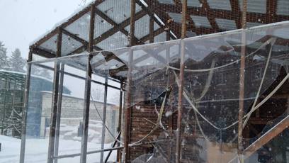 FOTO: Rozbitá voliéra v Ekoparku.