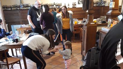 FOTO: Hospoda Dno Pytle se proměnila v přestupní stanici pro uprchlíky.