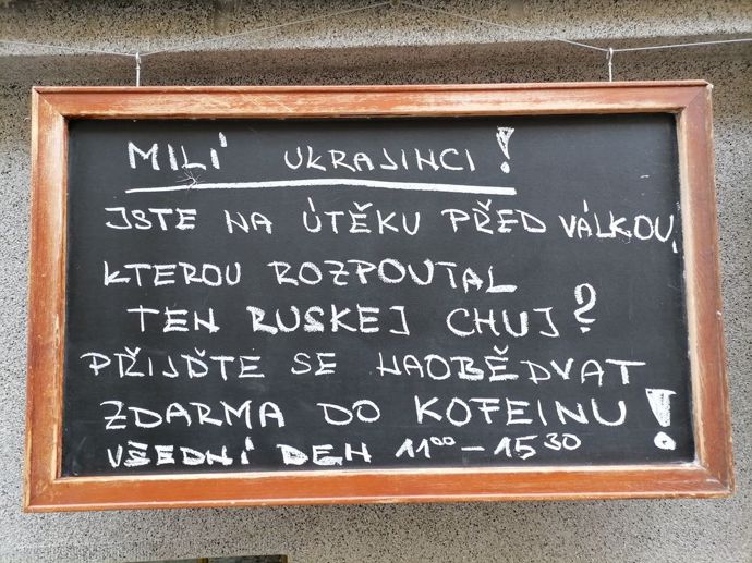 FOTO: Podnik nabízí obědy zdarma. – stránka 1374