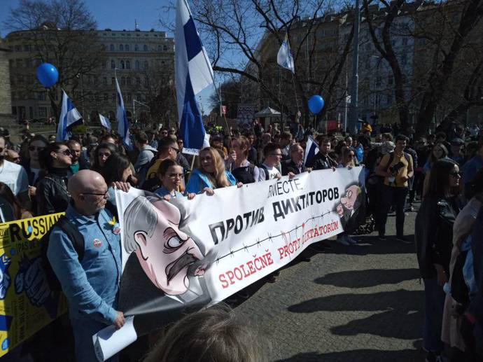 FOTO: Rusové protestují proti válce. – stránka 1242