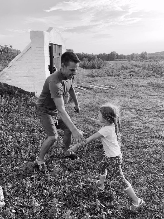 FOTO: Viktor se svojí dcerou. – stránka 1249