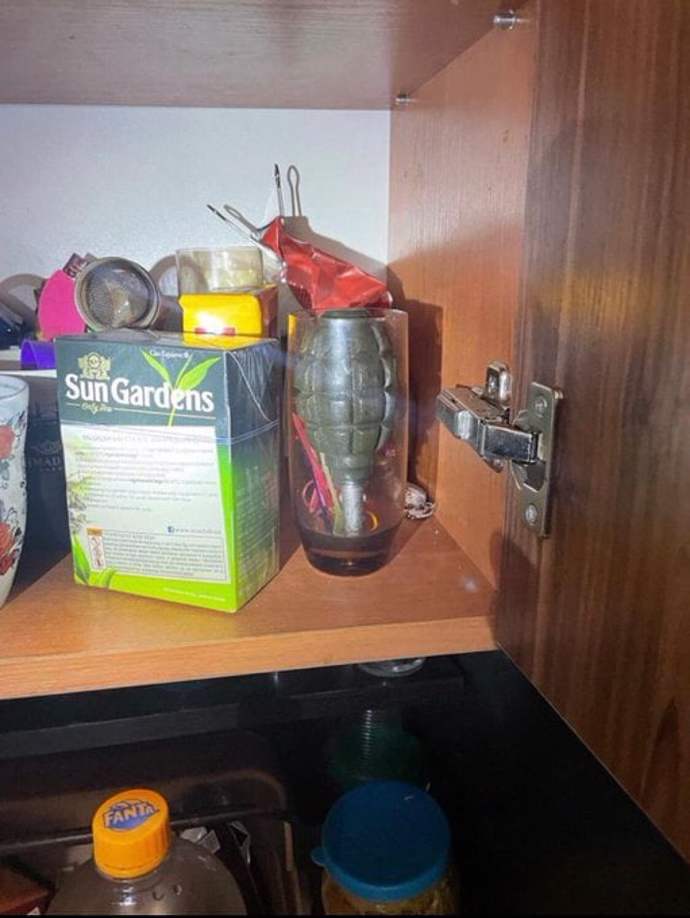 FOTO: Rusové poschovávali granáty i do běžných domácností. – stránka 1036