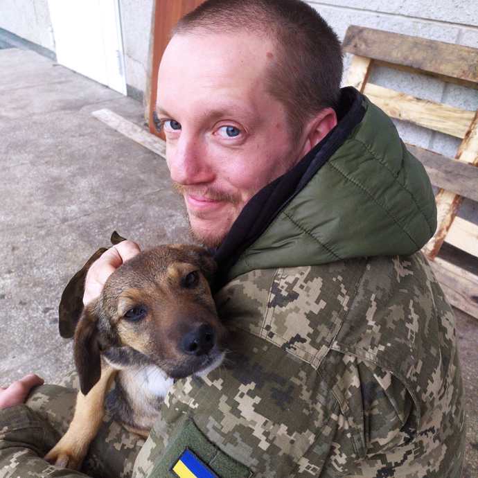 FOTO: Antonia se psem na frontě. – stránka 947