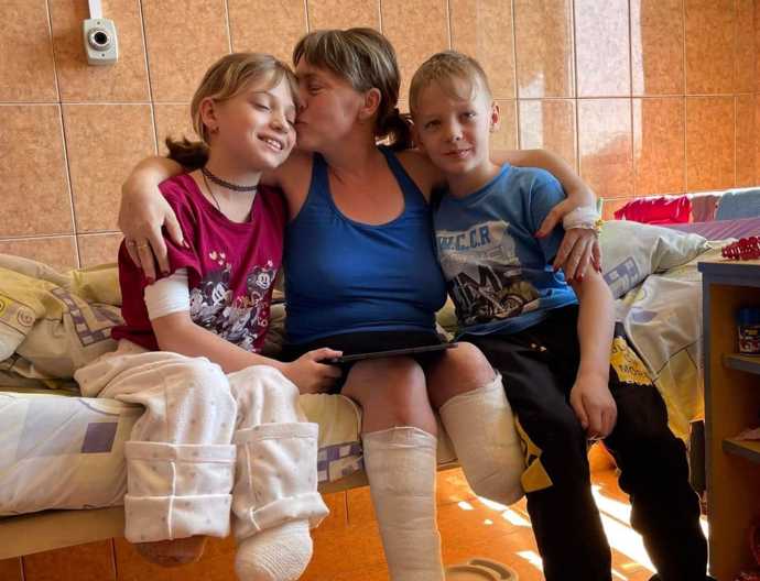 FOTO: Rodina je už v bezpečí. – stránka 977