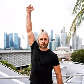 Jiří Procházka se na partnerku jistě moc těší. 