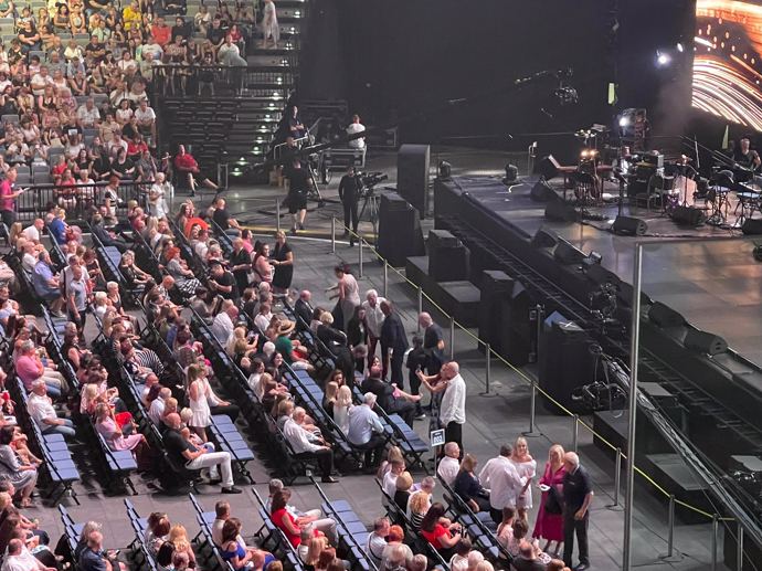 FOTO: Velkolepý koncert Pocta Karlu Gottovi. – stránka 188