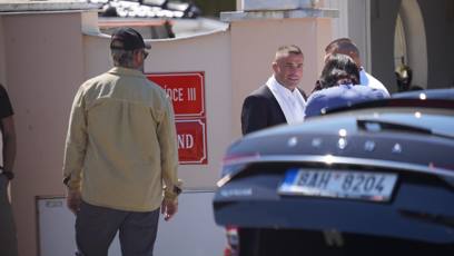 FOTO: Karlos ve svatebním.