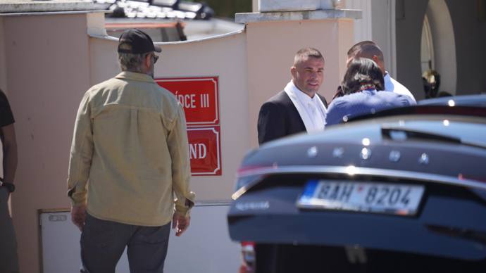 FOTO: Karlos ve svatebním. – stránka 1974