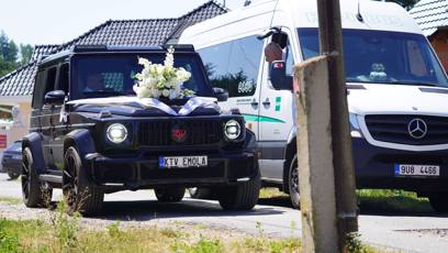 FOTO: Karlos ve svatebním.