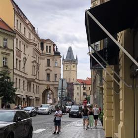 Zde byl obchod s rybářskými potřebami.