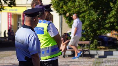 FOTO: Mítink Andreje Babiše v Unhošti. Na místě se setkal se svými příznivci i několika odpůrci.