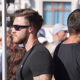 Mítink Andreje Babiše v Unhošti. Na místě se setkal se svými příznivci i několika odpůrci. 