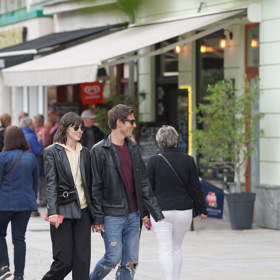 Láskou se zpěvák netají.