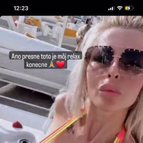 Augmentaci poprsí podstoupila několikrát.