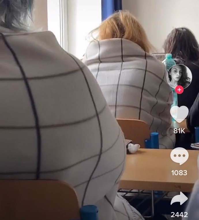 FOTO: Deku má na sobě každý druhý student. – stránka 18
