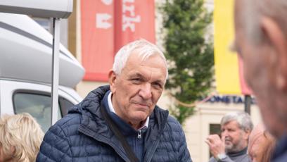 FOTO: Jaromír Dědeček se neštítí očerňovat nejen svého soupeře, ale i jeho manželku.