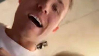 FOTO: Chůvou je její manažer Josef Koudelka.