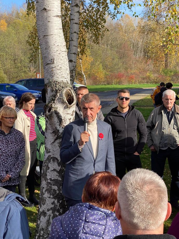 FOTO: Andrej Babiš na mítinku. – stránka 1054