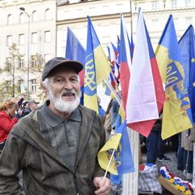 Vlajky ČR a Uktrajiny.
