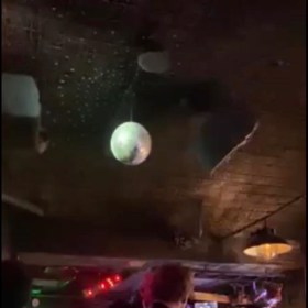 Společnost mu dělal kamarád.