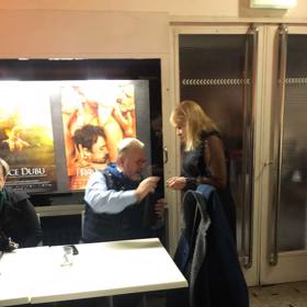 Zhubla a ve tváři se jí objevil znovu úsměv.