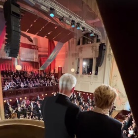 Petr Pavel s manželkou Evou v čestné loži.