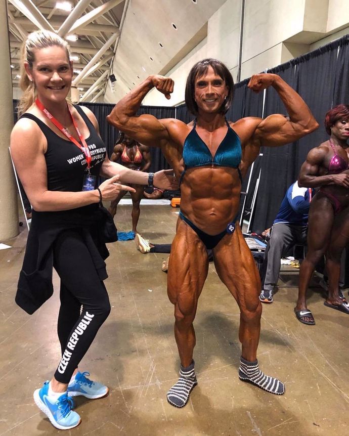 FOTO: Věra Mikulcová. – stránka 92