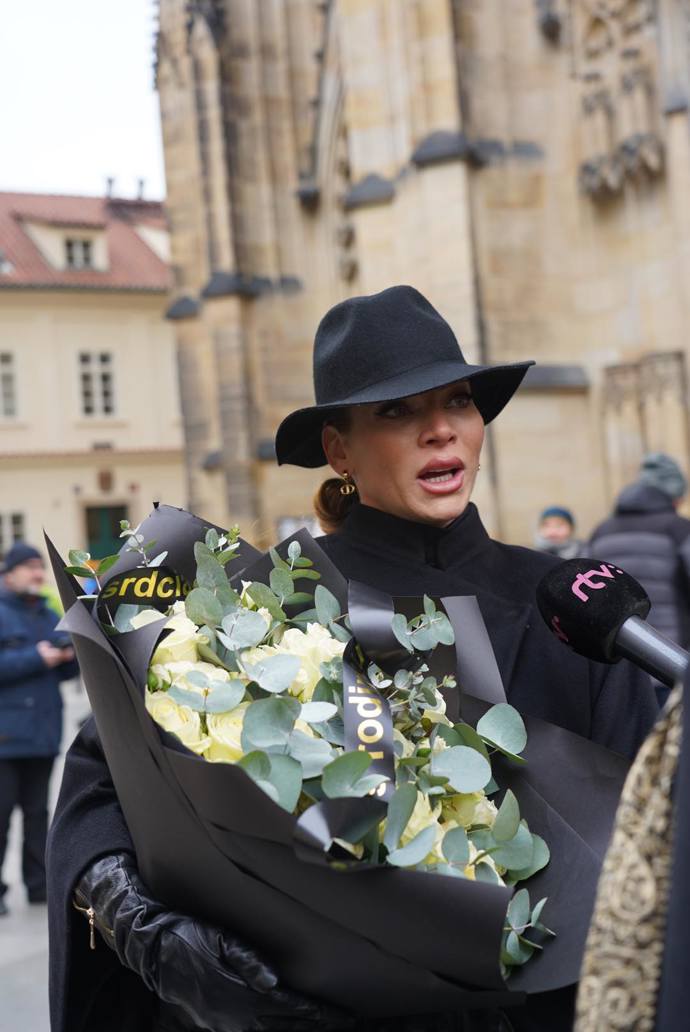 FOTO: Andrea Verešová se přišla rozloučit s filmovou legendou. – stránka 656