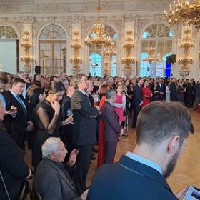 Hosté ve Španělském sále.