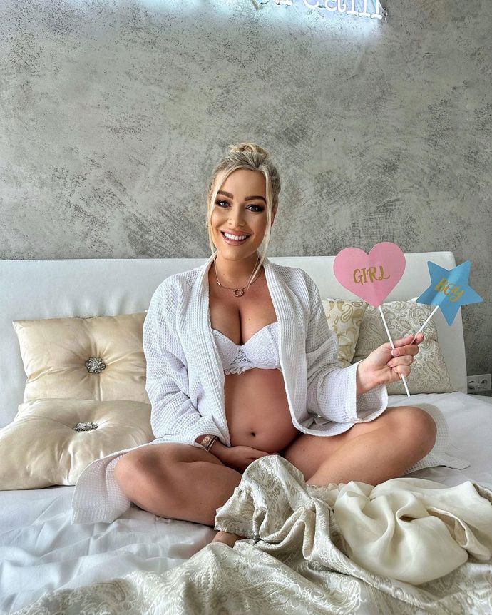 FOTO: Dominika v době, kdy si ještě nebyla pohlavím jistá. – stránka 472