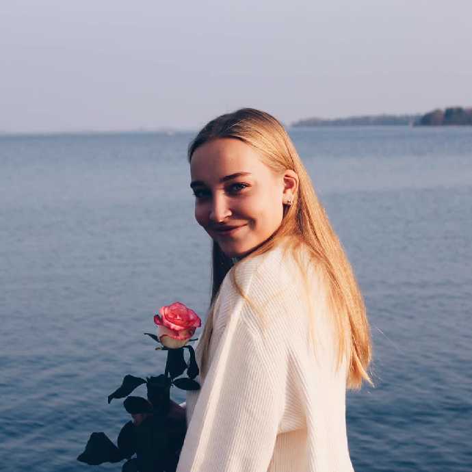 FOTO: Partnerka Axela Rindella je velice půvabná. – stránka 11