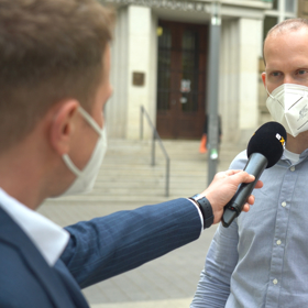 S výsledky expertizy nás seznámil Michal Stupák z pražské VŠCHT. Náročné testy ukázaly, že všechny parfémy byly totožné, tudíž originální.