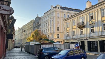 FOTO: Karlos si vodil milenku do pražského bytu v centru Prahy.