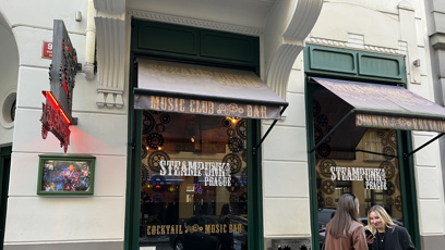 FOTO: Karlos si vodil milenku do pražského bytu v centru Prahy.