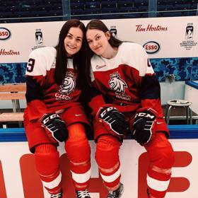 České hokejistky už dorazily do Pekingu.