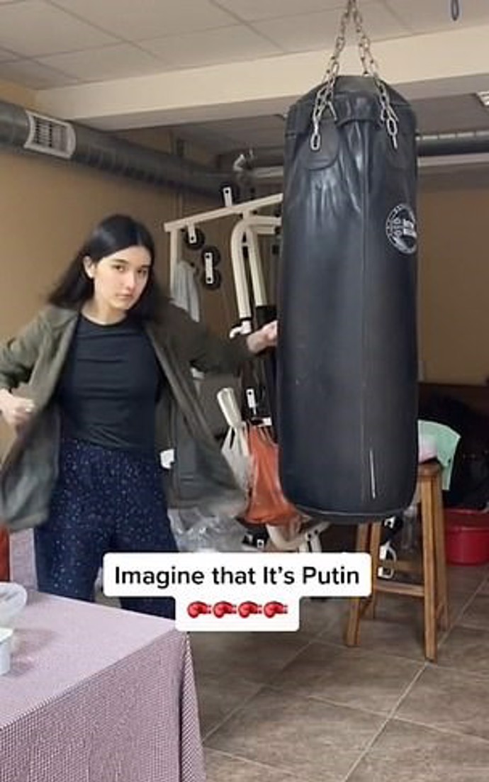 FOTO: Při boxování myslí na Putina. – stránka 1409