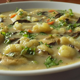 Květáková polévka se sušenými houbami