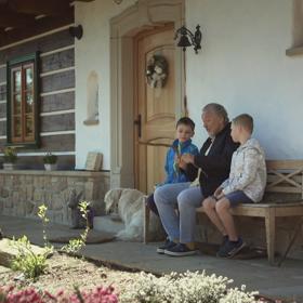 Dokument Karel Special zachycuje soukromí Karla Gotta. Tady například jak slavil Velikonoce.