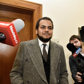 Dominik Feri u soudu odpovídal na otázky novinářů.