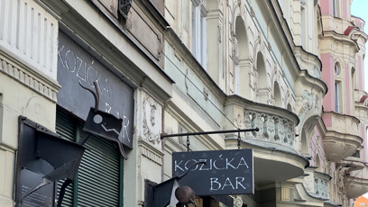 FOTO: Karlos si vodil milenku do pražského bytu v centru Prahy.