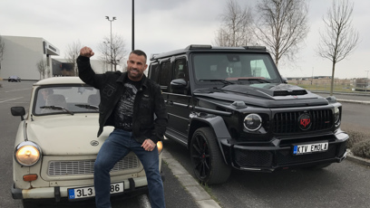 FOTO: Zavzpomínal přitom na mládí, kdy s trabantem jezdil.