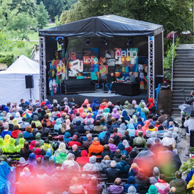 Pořad cestuje po pohádkových místech.