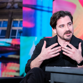 Prvním hvězdným hostem bude Vojta Kotek. Toho diváci mohli nedávno vidět také v pořadu 7 pádů Honzy Dědka.