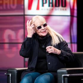 Nyní hraje hlavně v divadle.