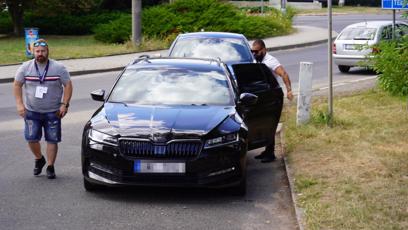 FOTO: Ochranka Andreje Babiše má v autě maják. Ten však nesmí používat.