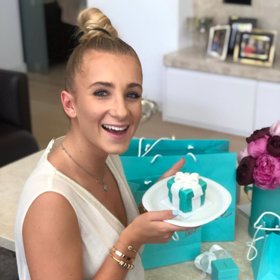 Z Vivien vyrostlá krásná dívka.