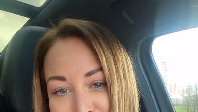 FOTO: Agáta surfuje na Kanárských ostrovech.